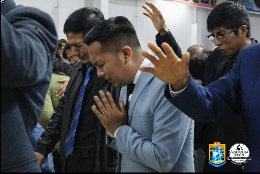 Hombres en oración